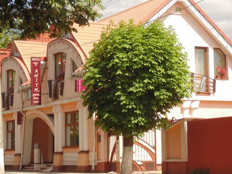 Rest in the hotel "At Anita" in Uzhgorod. Remove cheap