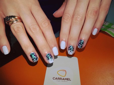 Manicure at the Caramel tanning studio in Kiev. Sign up for a discount.