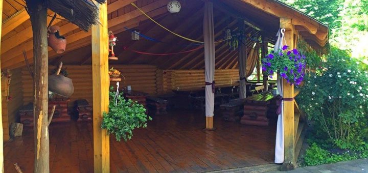 Готельно-оздоровчий комплекс «Жива Вода». Знижки на готелі в Карпатах. Бронювати номер зі знижкою. Недорогий відпочинок в Карпатах.