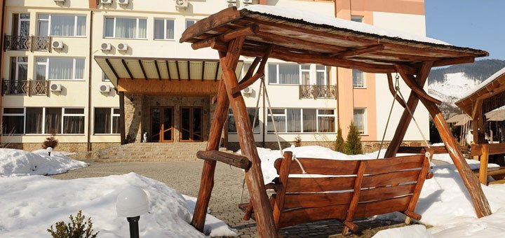 Готельно-оздоровчий комплекс «Жива Вода». Знижки на готелі в Карпатах. Бронювати номер зі знижкою. Недорогий відпочинок в Карпатах.