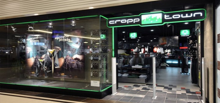 Покупайте одежду по скидкам в магазине «Cropp»