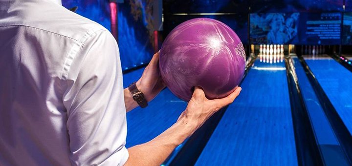 Bowling in the entertainment center atmosphere in kharkov. book a track with discounts in kharkov
