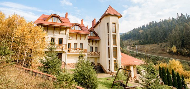 Колиба в готельно-ресторанному комплексі «Захар Беркут» у Волосянці під Славському. Бронюйте готель в Карпатах зі скідкой.48