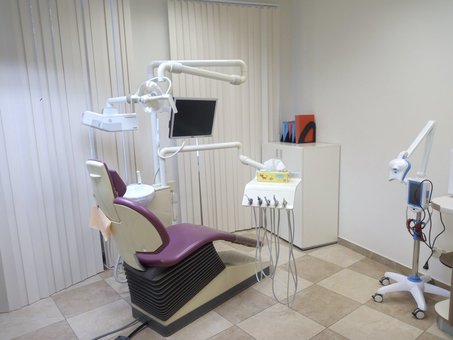 Periodontitis treatment in dentistry "Medgrand tvoia usmishka" in Kiev. Make an appointment with a dentist at a discount.