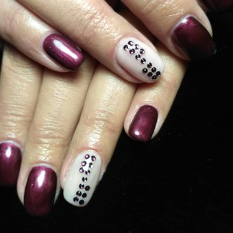 Manicure at the studio of nail service "Natalinail" in Kiev. Do according to the action.