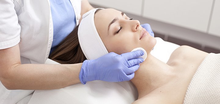 Facial cleansing in the Tatual beauty salon in Kiev. Do it with a discount.