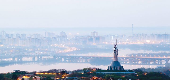 Вид на Музей истории Украины во Второй мировой войне. Посетите экскурсии и тематические выставки со скидкой.