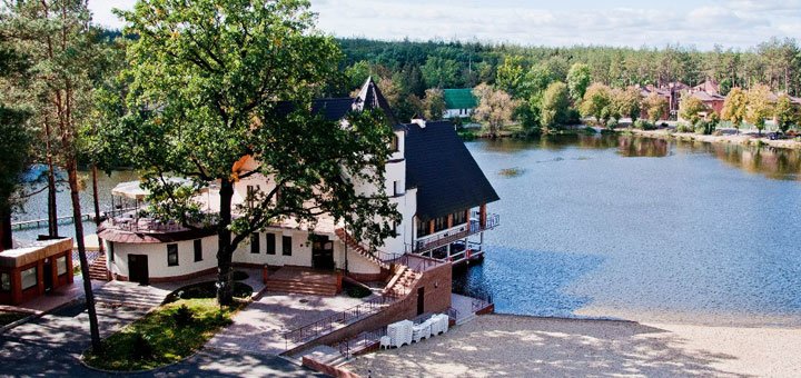Готельний комплекс «Пуща-Лісова» в Ірпені. Забронювати готель зі знижкою. Готелі під Києвом зі знижкою.