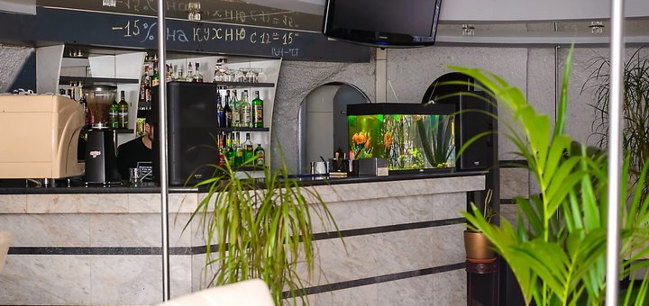 Барна стійка ресторану під куполом: напої по акції