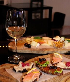 "Optimist Champagne & Whiskey Bar" акции и скидки в черновцах