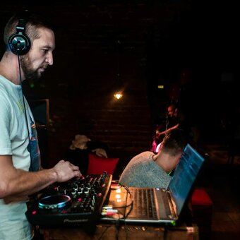 "red lamp" акції і знижки в барі