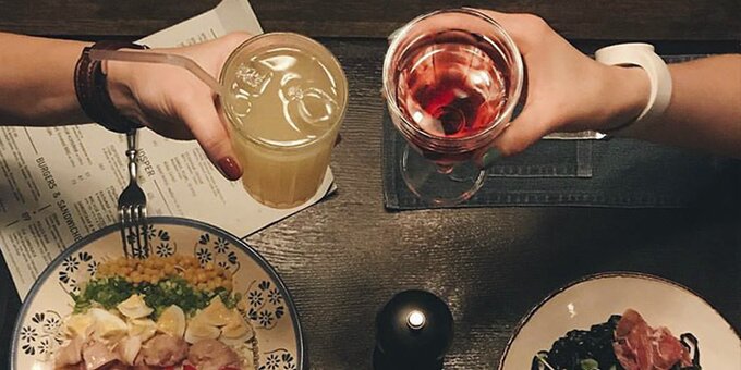 Акция на салаты в «Кнайпе bierkeller» в Мариуполе. Бронируйте со скидкой