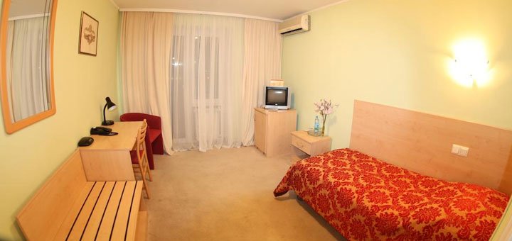 Room at the Express Hotel in Kiev. Book a room at a discount. Cheap hotels in the center of Kiev.