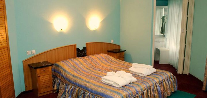 Room at the Express Hotel in Kiev. Book a room at a discount. Cheap hotels in the center of Kiev.