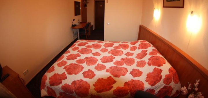 Room at the Express Hotel in Kiev. Book a room at a discount. Cheap hotels in the center of Kiev.