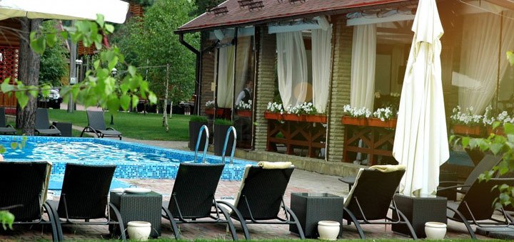Hotel and restaurant complex "4 seasons". Book a room at a discount. Hotels near Kiev are inexpensive.