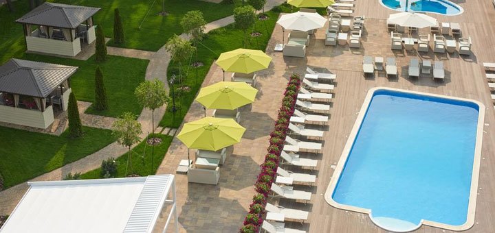 Swimming pool at the City Holiday Resort and Spa. Hotel "City Holiday resort & sp" in Kyiv. Book a room with a discount. SPA hotels near Kyiv.