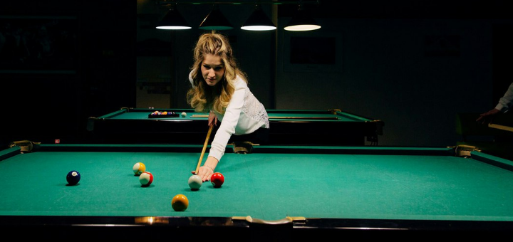 Гра в більярд клубі "Game bar" Billiard Hall "" в Дніпрі. Замовляйте за акції