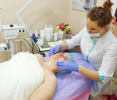 Чистка особи механічна в салоні краси медея черкаси. записуйтеся на чистку особи механічну по акції