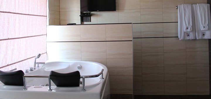 Room at the hotel "Kaodatsky kosh" in the Dnieper. Book a room at the Kodatsky Kosh hotel at a discount. Pool in the Kadatsky Kosh suburban complex. Discounts in suburban complexes in the Dnieper.