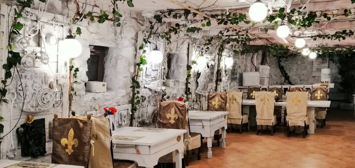 Discount for a banquet from the black castle restaurant
