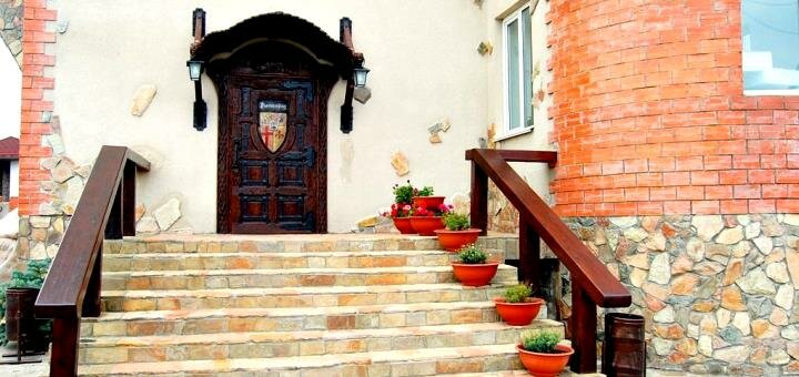 Hotel Vyshegrad in Vyshegorod. Book a hotel with a discount. Cheap hotels near Kiev.4