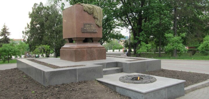 Памятник «Борцам Октябрьской революции»