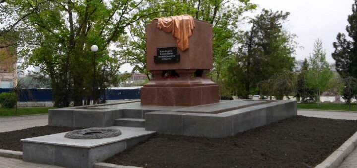 Памятник «Борцам Октябрьской революции»