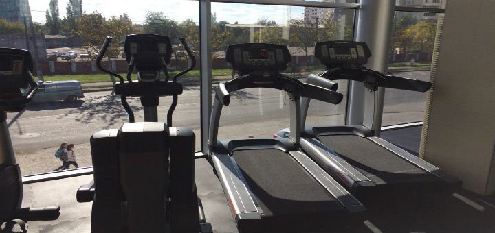 Кардио зона в фитнес-клубе «Grafit Athletic» в Одессе. Покупайте спортивные абонементы со скидкой.