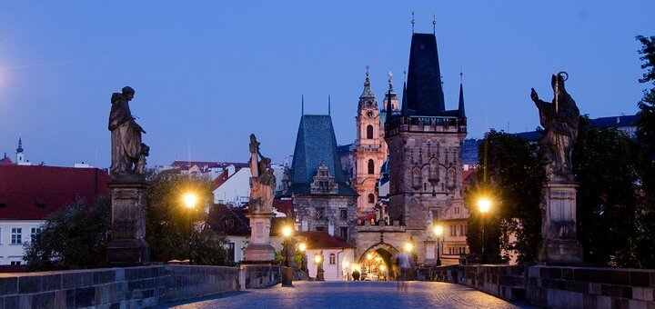 Bus tour to Prague with the travel company "Universal Travel Group". Book at a discount.