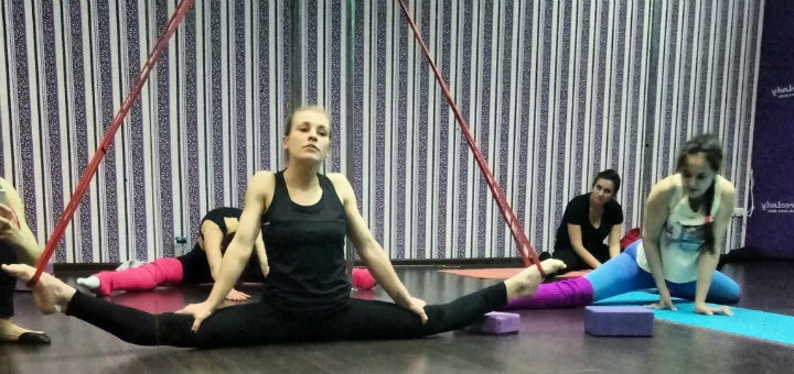 Pole dance classes at the «FreeLady» school in Kiev. Sign up for a discount. 2