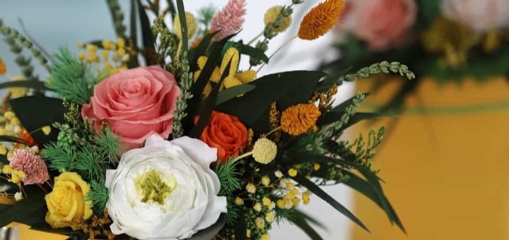 Floral design from the Floretta company. Ordering a wedding bouquet is inexpensive.
