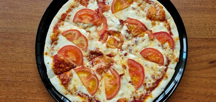 Служба доставки пиццы Monopizza. Заказывайте по акции 1