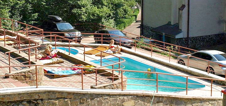 Swimming pool of the Solnechny health complex in Polyana. Book rooms on special offer.