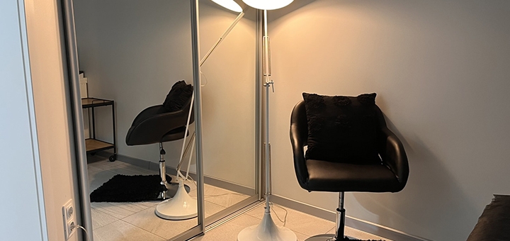 Cabinet of hardware cosmetology. Visit for promotion 4