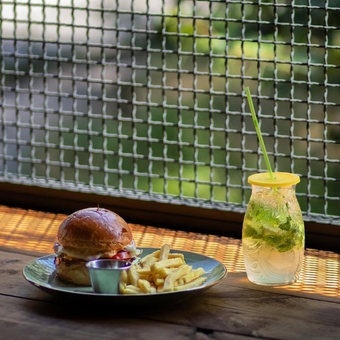 Бар Sail bar. Посещайте по акции 25