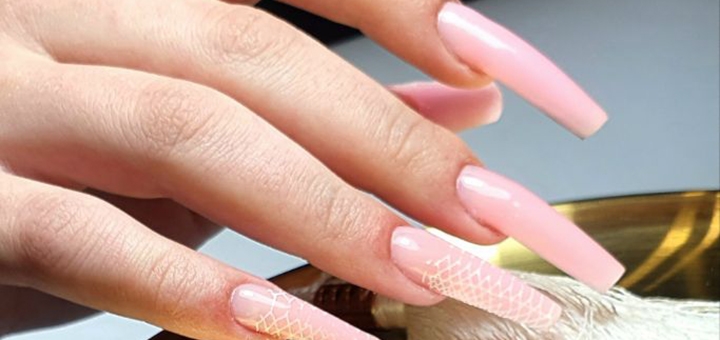 Майстер манікюру Олена. Відвідуйте по акції 1