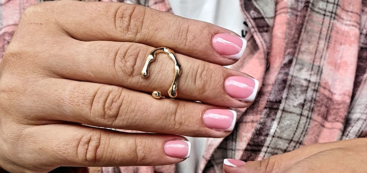 Майстер манікюру Олена. Відвідуйте по акції 9