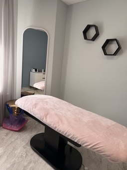 Клиника эстетической медицины Ageless Clinic. Посещайте по акции 20