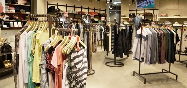 Скидки в магазинах «Levi`s & Guess»