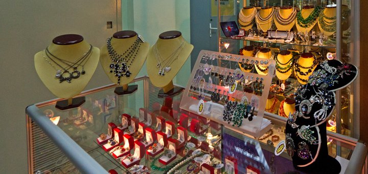 Discounts on necklaces in &quot;gems&quot; stores