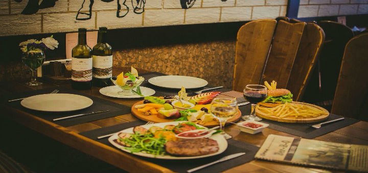 American and European cuisine in the bar «Bar BQ» Odessa. Book a table for the promotion.