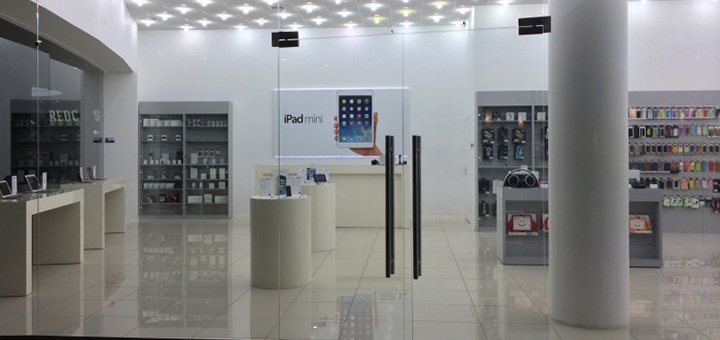 The chain of stores of digital technology &quot;estore&quot; buy at the action 3