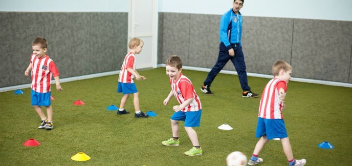 Детский футбольный клуб «Footballkids» посещайте по акции 1