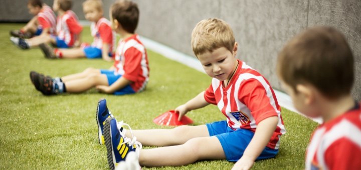 Детский футбольный клуб «Footballkids» посещайте по акции 3