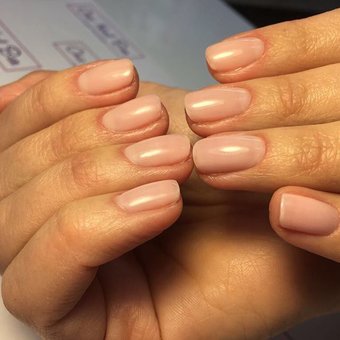 Маникюр гель лак в салоне «Chic Nail Bar» в Киеве. Записывайтесь по акции.
