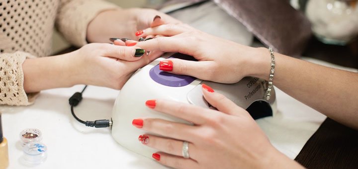 Painting nails with a discount in the beauty salon &quot;brooklyn&quot;