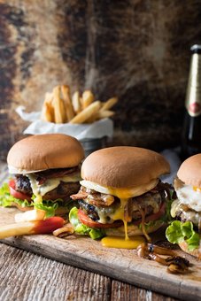 Burgers from the pizzeria "Home pizzeria" in Kiev. Order by promotion
