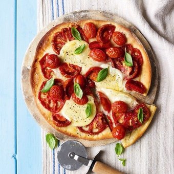 Home Pizzeria pizza delivery in Kiev. Pay at a discount.