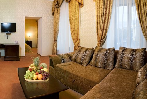 Discounts on holidays at the Royal Street Hotel 18